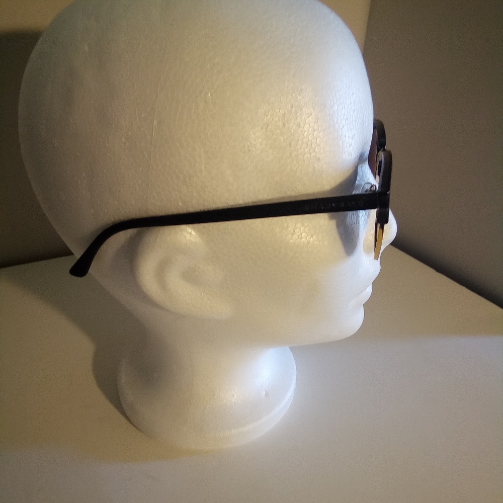 Sleek Shady Rays Black Sunglasses Contemporary Design - Picture 3 of 5